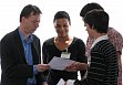 Urkundenbergabe durch PD Dr. Lars-Eric Petersen und Sara Hauer des Psychologie-Teilprojekts 
Foto: B.Willke